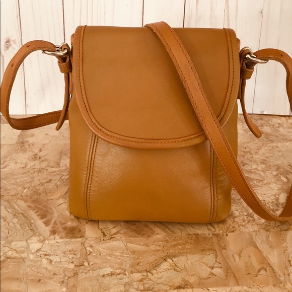 Coach Handbags - VTG Coach Inglish tan Crossbody Soho mini Flap Bag